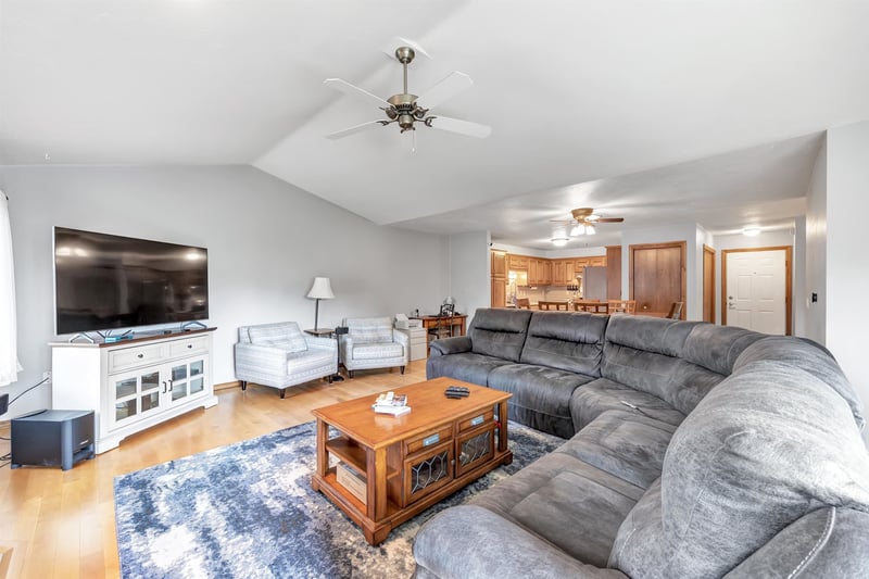 810 East River Dr #E, De Pere, WI 54115-4157