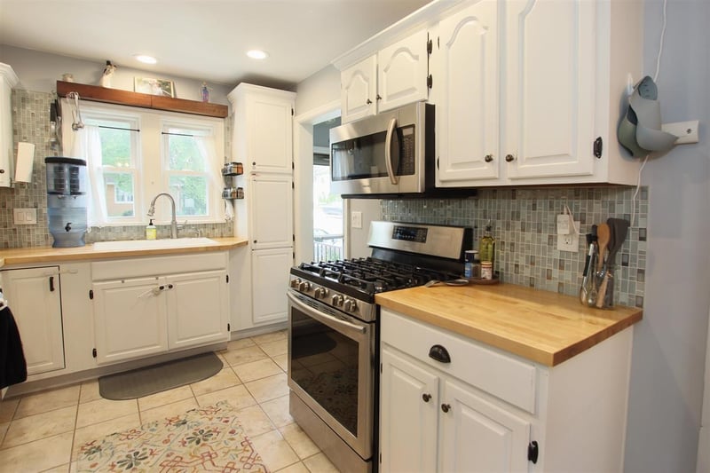 1402 Murdock Ave, Oshkosh, WI 54901