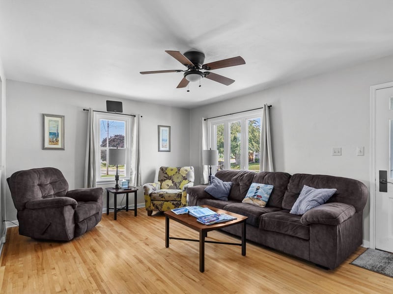84 North Water St, Algoma, WI 54201