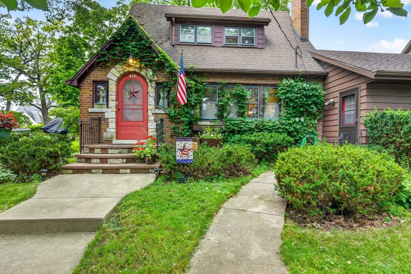 817 Spring St, Kaukauna, WI 54130-2830