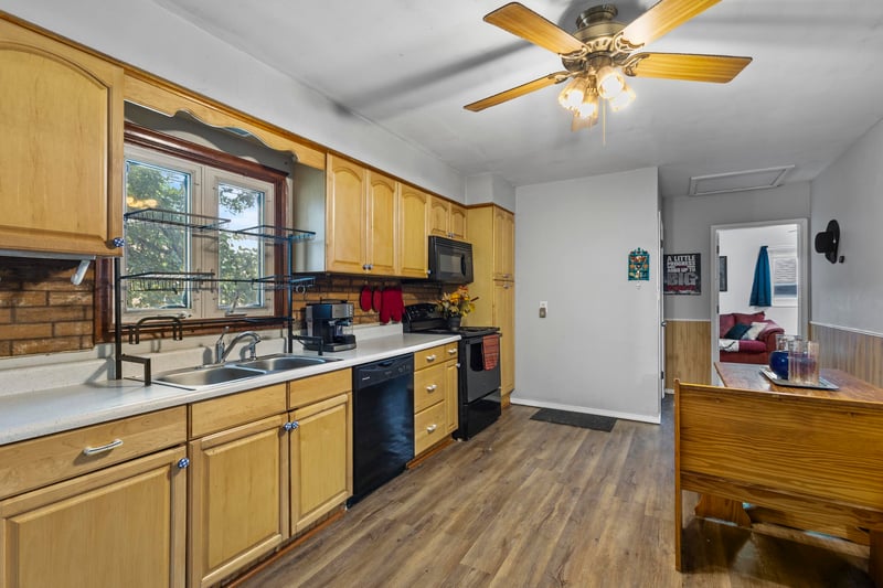 1222 Knapp St, Oshkosh, WI 54902