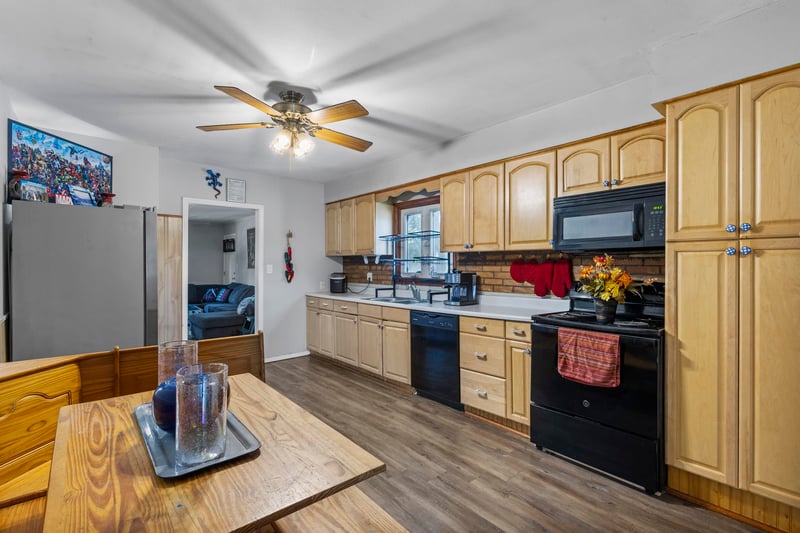 1222 Knapp St, Oshkosh, WI 54902