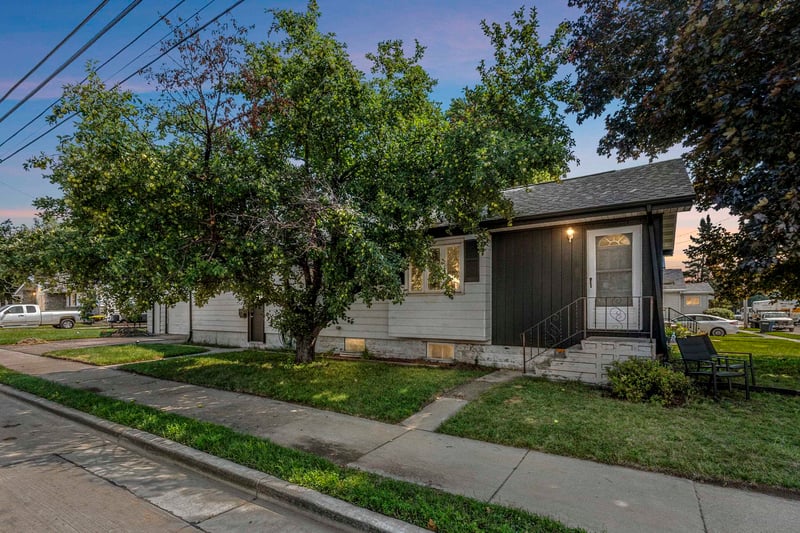 1222 Knapp St, Oshkosh, WI 54902