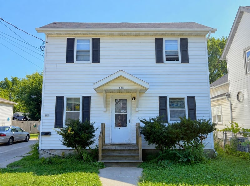 843 9th Ave, Oshkosh, WI 54902