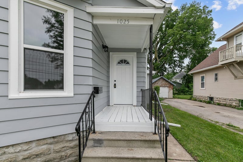 1025 School Ave, Oshkosh, WI 54901