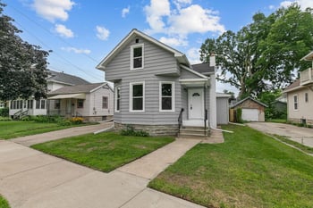 1025 School Ave, Oshkosh, WI 54901