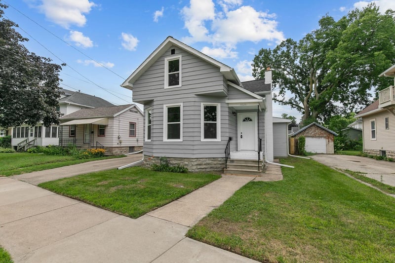 1025 School Ave, Oshkosh, WI 54901