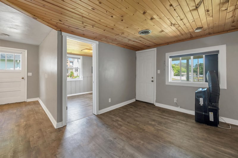 524 6th St, De Pere, WI 54115