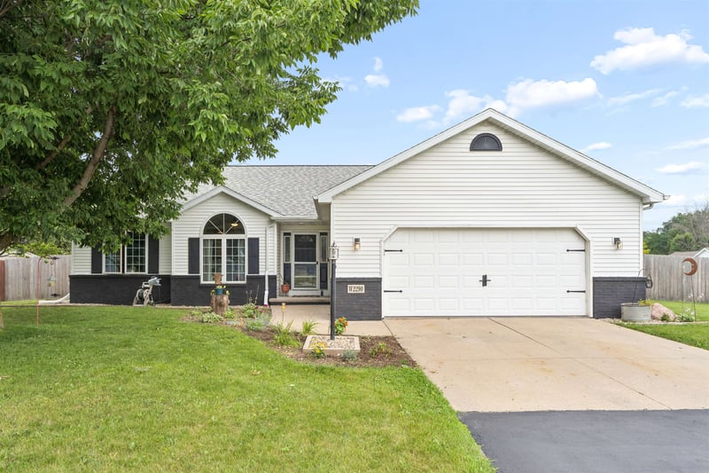 W2290 Block Rd, Kaukauna, WI 54130