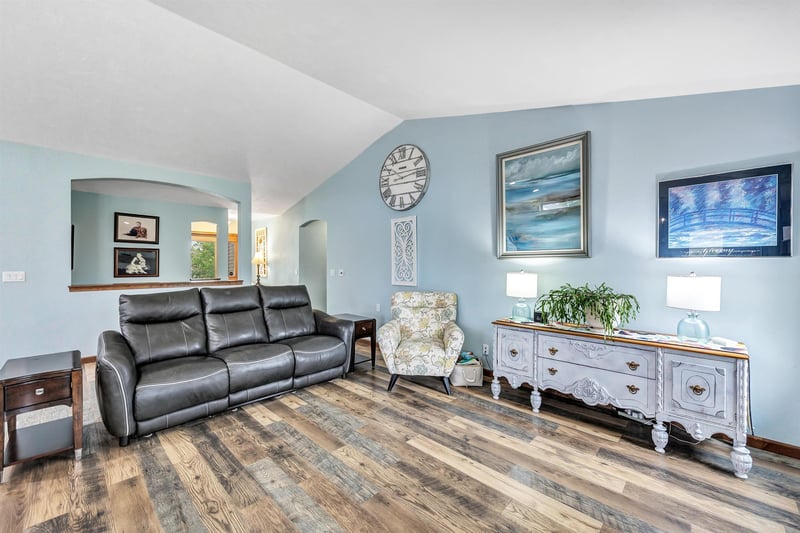 N1734 Hot Springs Ct, Greenville, WI 54942