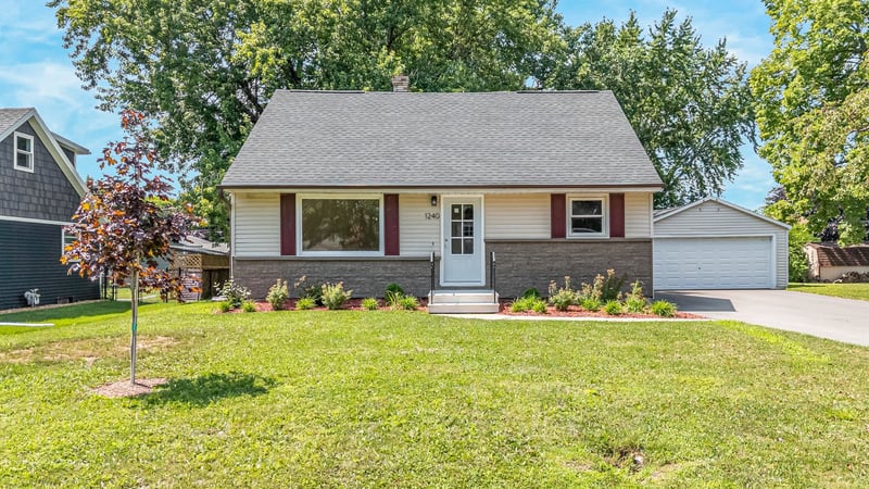 1240 Home Ave, Menasha, WI 54952