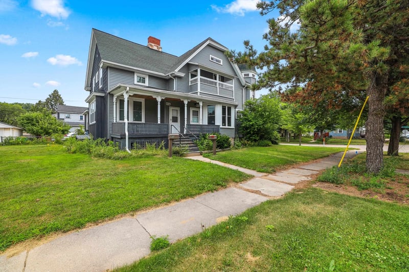 803 Broadway , Green Bay, WI 54303