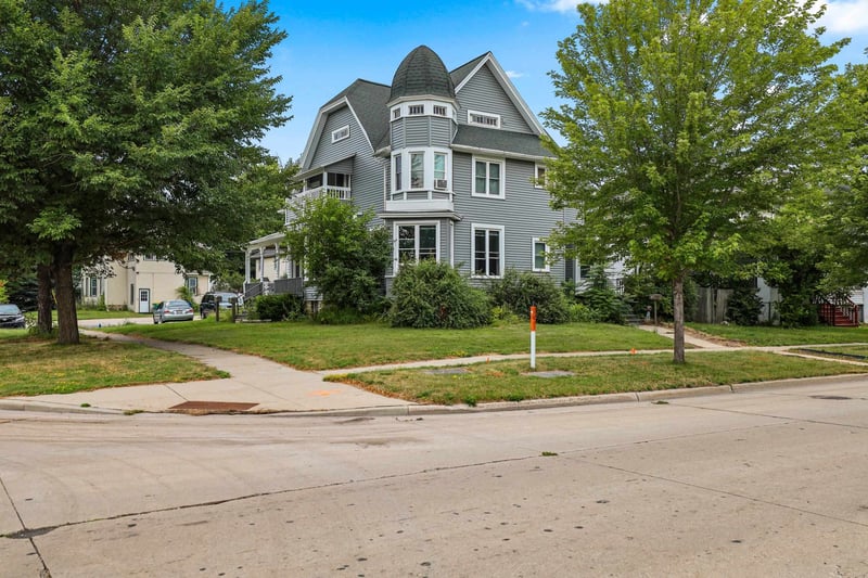 803 Broadway , Green Bay, WI 54303