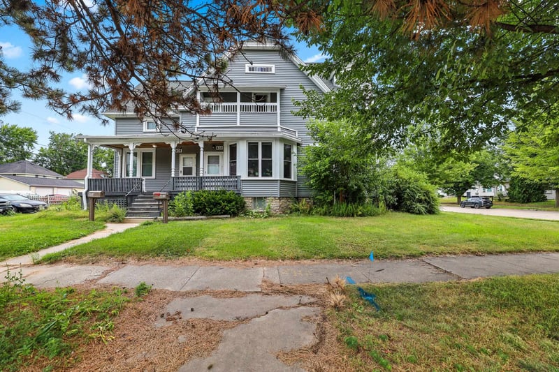 803 Broadway , Green Bay, WI 54303