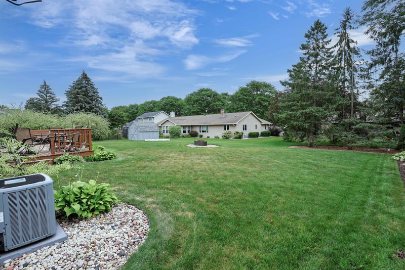 1002 Covenant Ln, Appleton, WI 54915