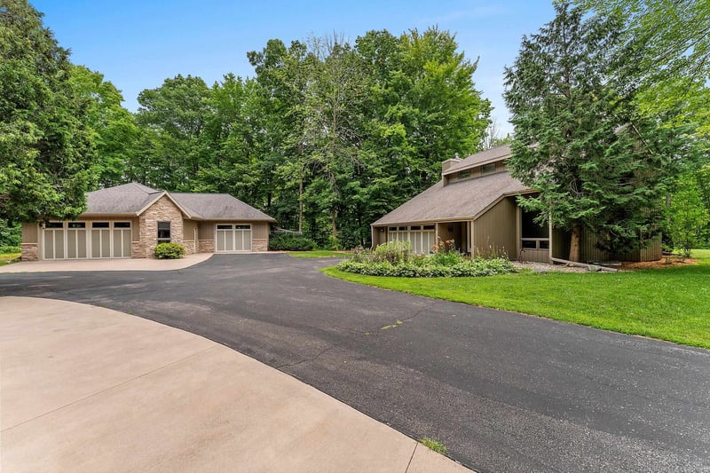 4430 Country Aire Ct, Hobart, WI 54155