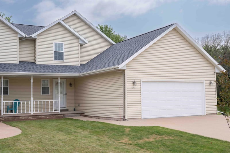 1087 Stillmeadow Ln, Menasha, WI 54952