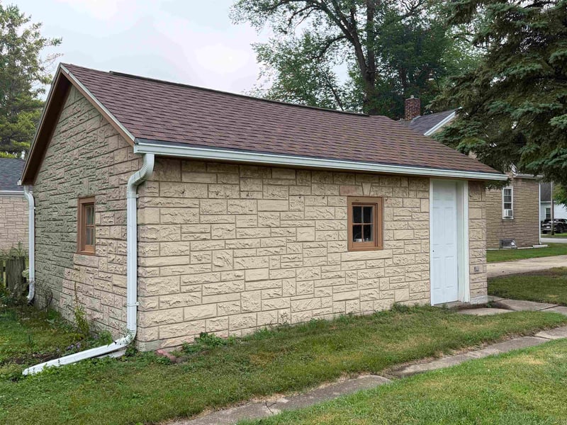 1541 Elm St, Green Bay, WI 54302