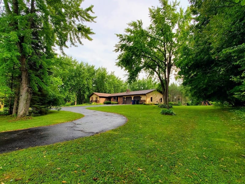 N6983 Kirschner Rd, Shiocton, WI 54170