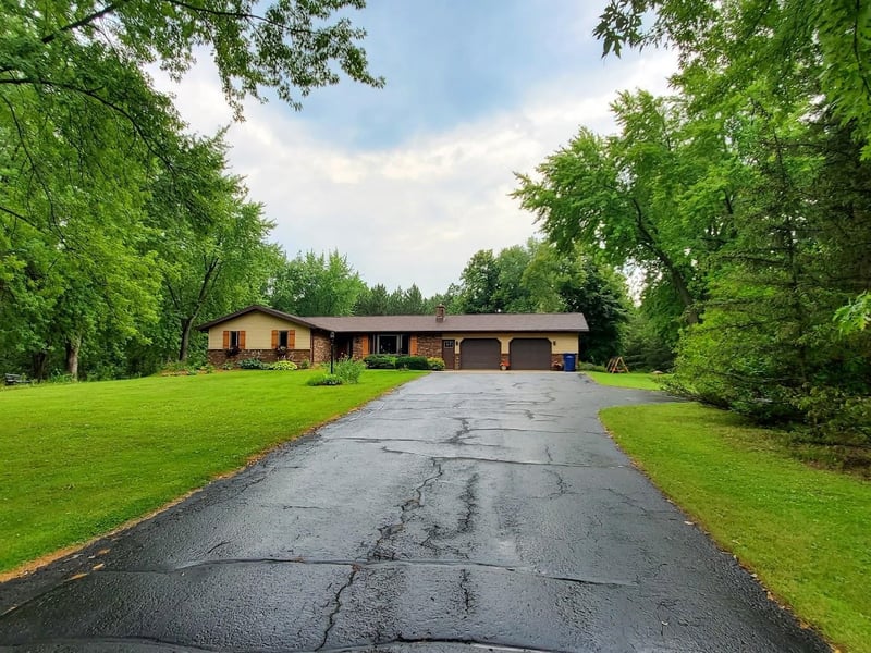 N6983 Kirschner Rd, Shiocton, WI 54170