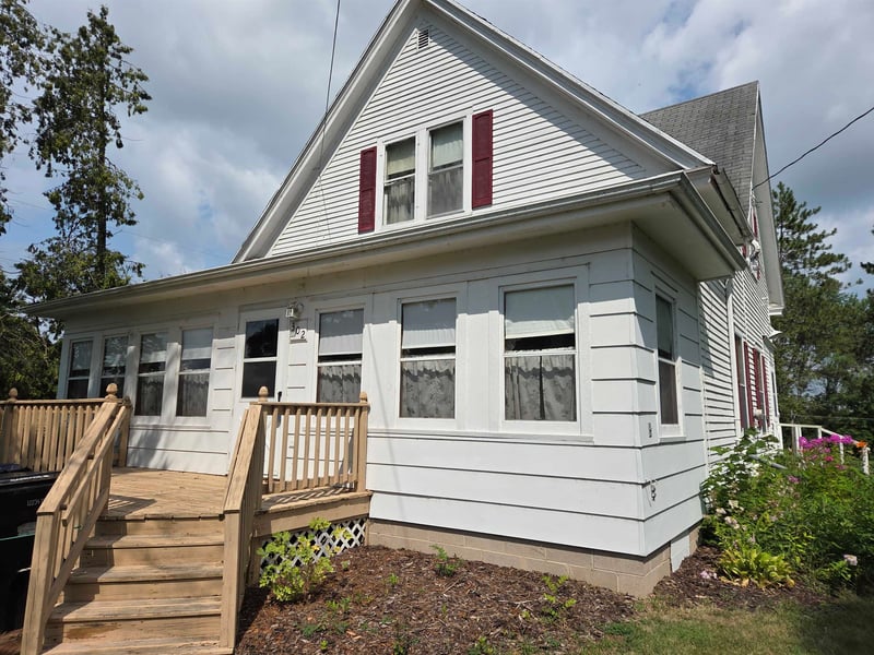 302 Zachow St, Cecil, WI 54111