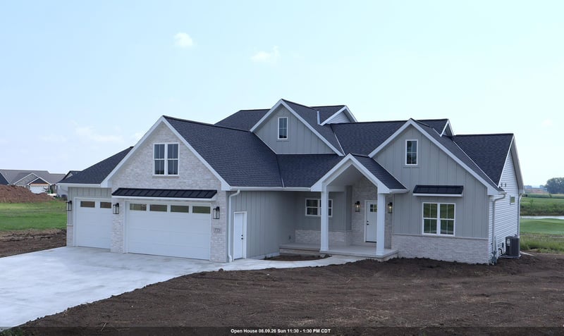 773 Royal St Pats Dr, Wrightstown, WI 54180