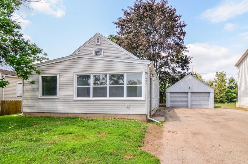 1076 Mayer St, Menasha, WI 54952