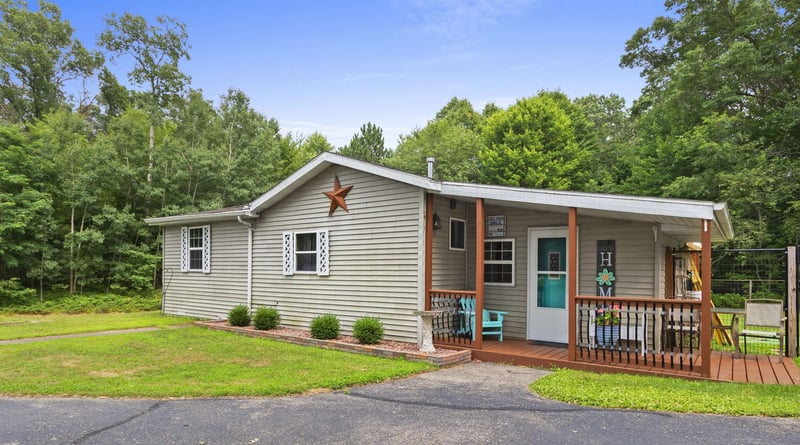 W4863 Hidden Pine Ln, Shawano, WI 54166