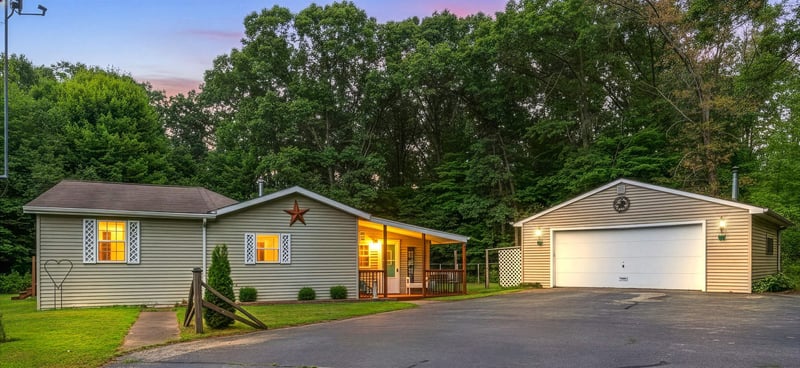 W4863 Hidden Pine Ln, Shawano, WI 54166