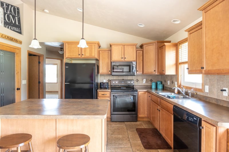 W6196 Sherwood Point Dr, Greenville, WI 54942