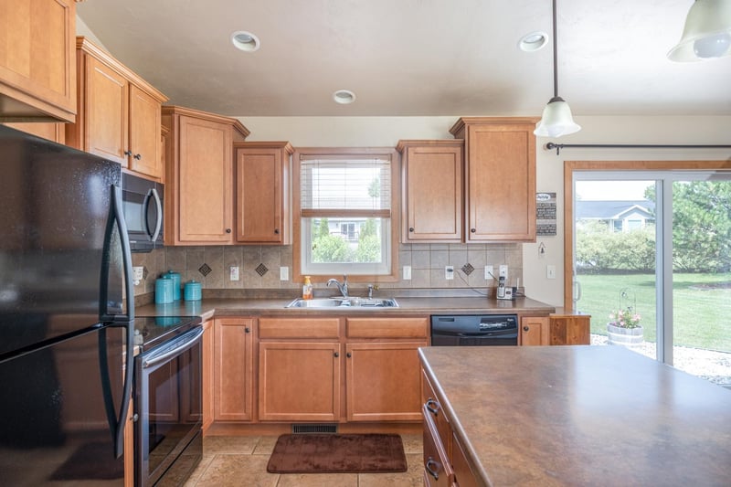 W6196 Sherwood Point Dr, Greenville, WI 54942