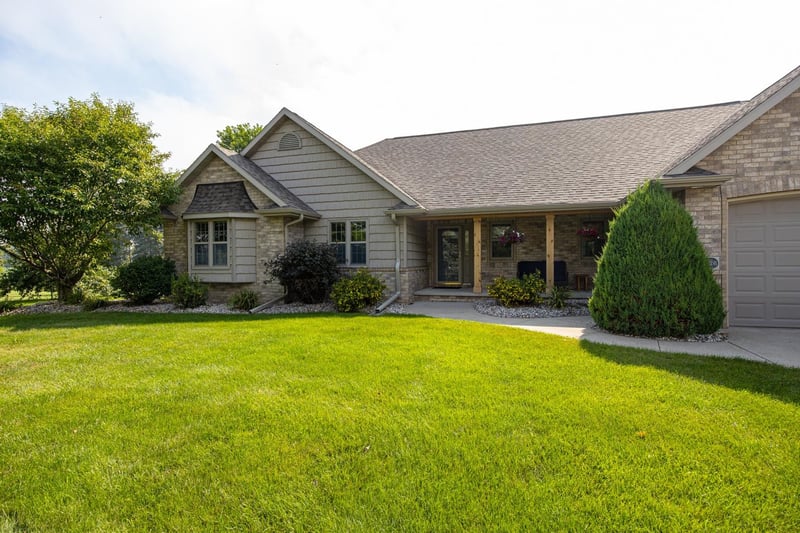 N4326 Red Leaf Dr, Appleton, WI 54913