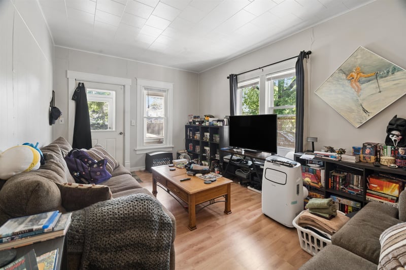 1213 Grand St, Oshkosh, WI 54901