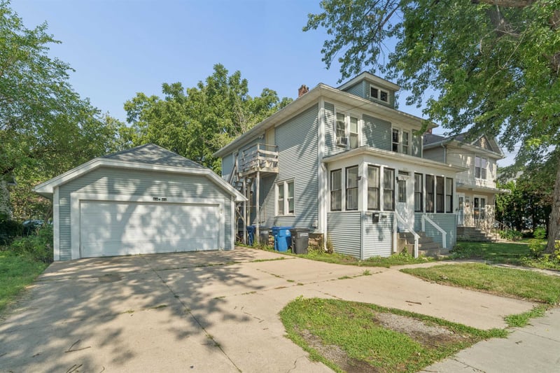 1213 Grand St, Oshkosh, WI 54901