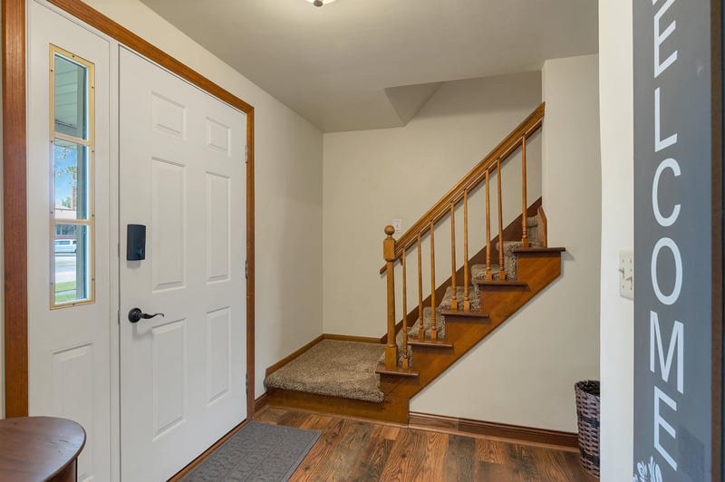 611 Waubaunuqua Trl, De Pere, WI 54115