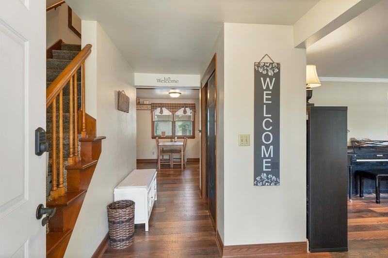 611 Waubaunuqua Trl, De Pere, WI 54115