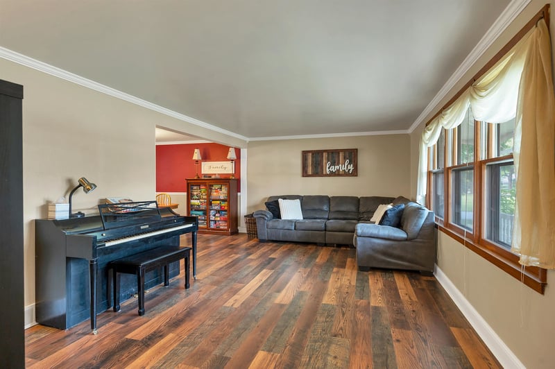 611 Waubaunuqua Trl, De Pere, WI 54115