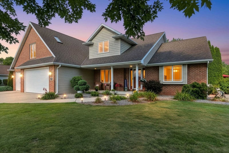 3110 Seafarer Way, Suamico, WI 54173