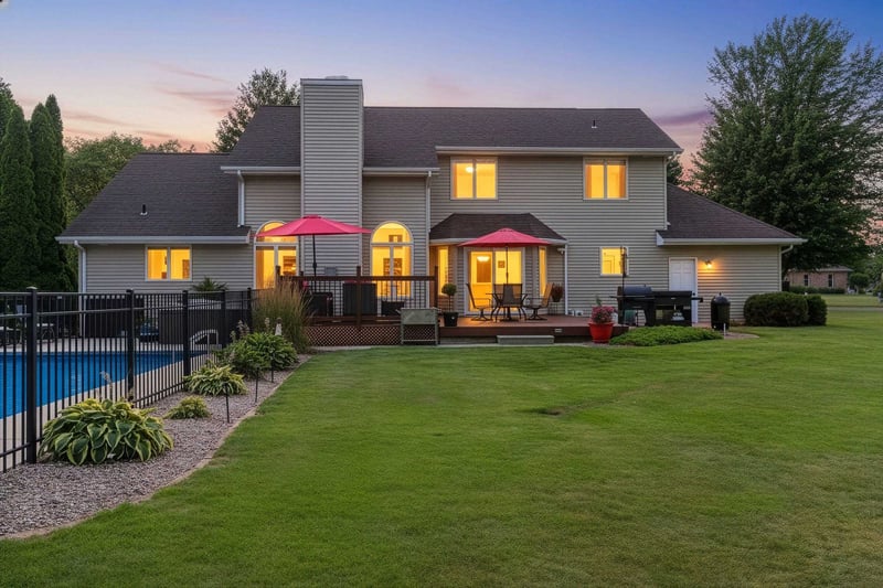 3110 Seafarer Way, Suamico, WI 54173