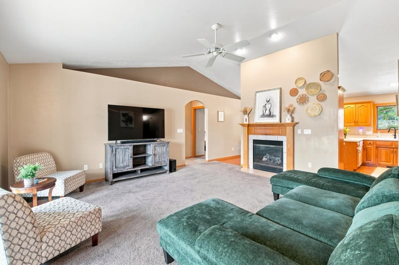 2341 Daytona Speedway, De Pere, WI 54115-8073