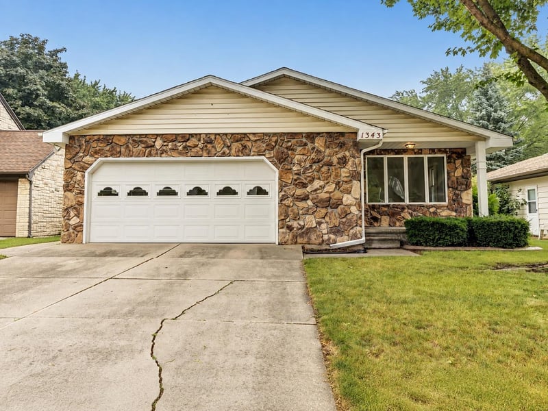 1343 Emilie St, Green Bay, WI 54301-3111
