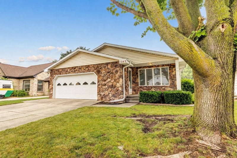 1343 Emilie St, Green Bay, WI 54301-3111