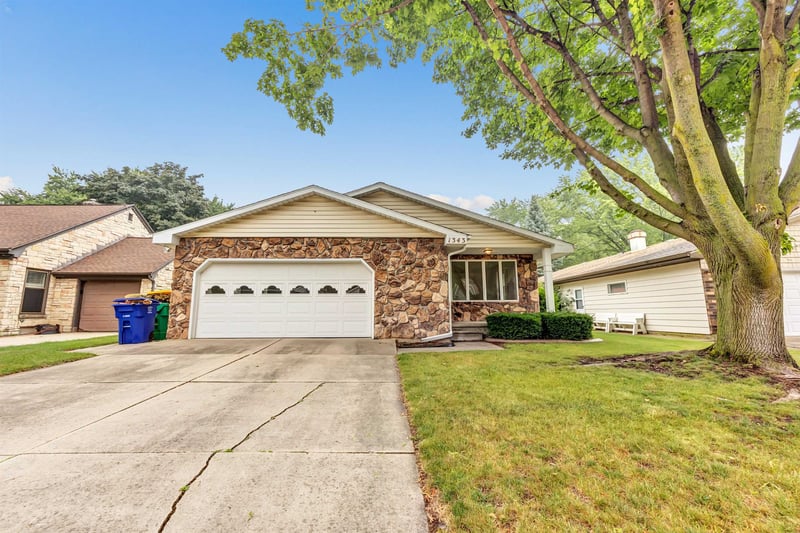 1343 Emilie St, Green Bay, WI 54301-3111
