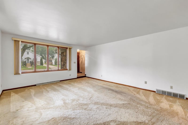 1343 Emilie St, Green Bay, WI 54301-3111