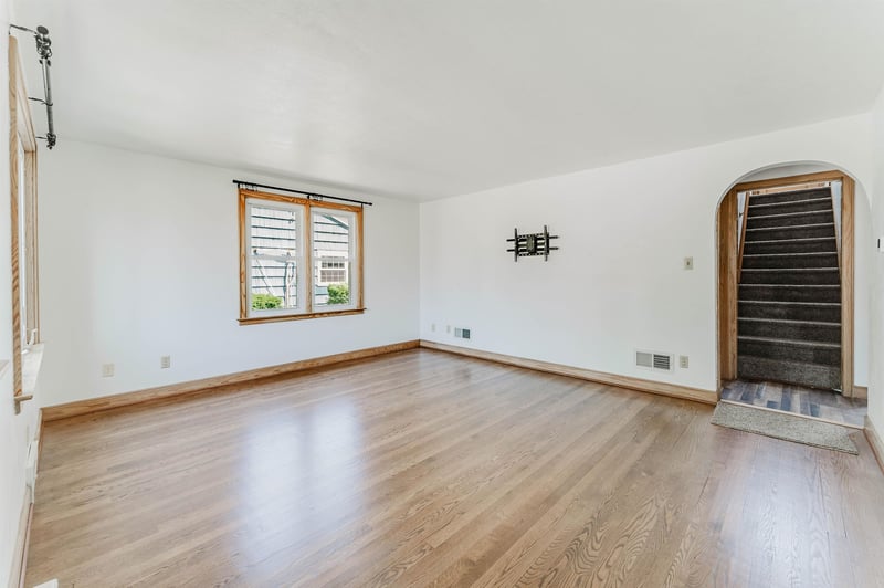 776 Elm St, Neenah, WI 54956