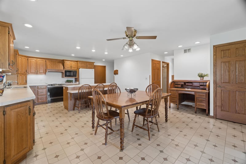 N3200 Minahan Rd, Chilton, WI 53014