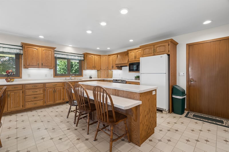 N3200 Minahan Rd, Chilton, WI 53014
