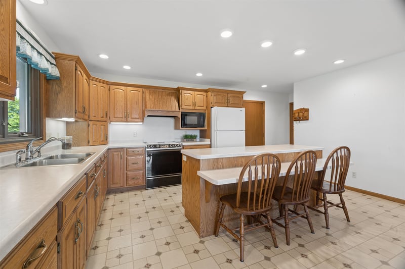 N3200 Minahan Rd, Chilton, WI 53014