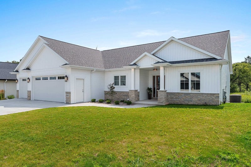 4049 Brussels Way, Howard, WI 54313