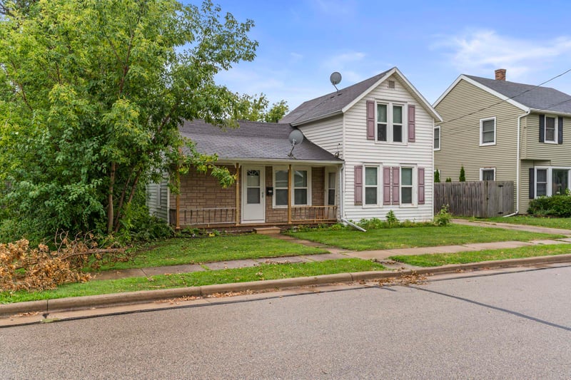 413 Green St, Neenah, WI 54956